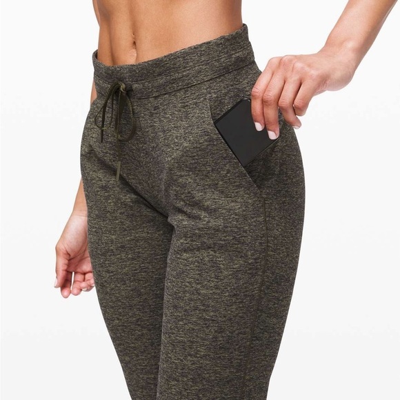 Lululemon Ready To Rulu Pant, size 4 - Picture 5 of 11